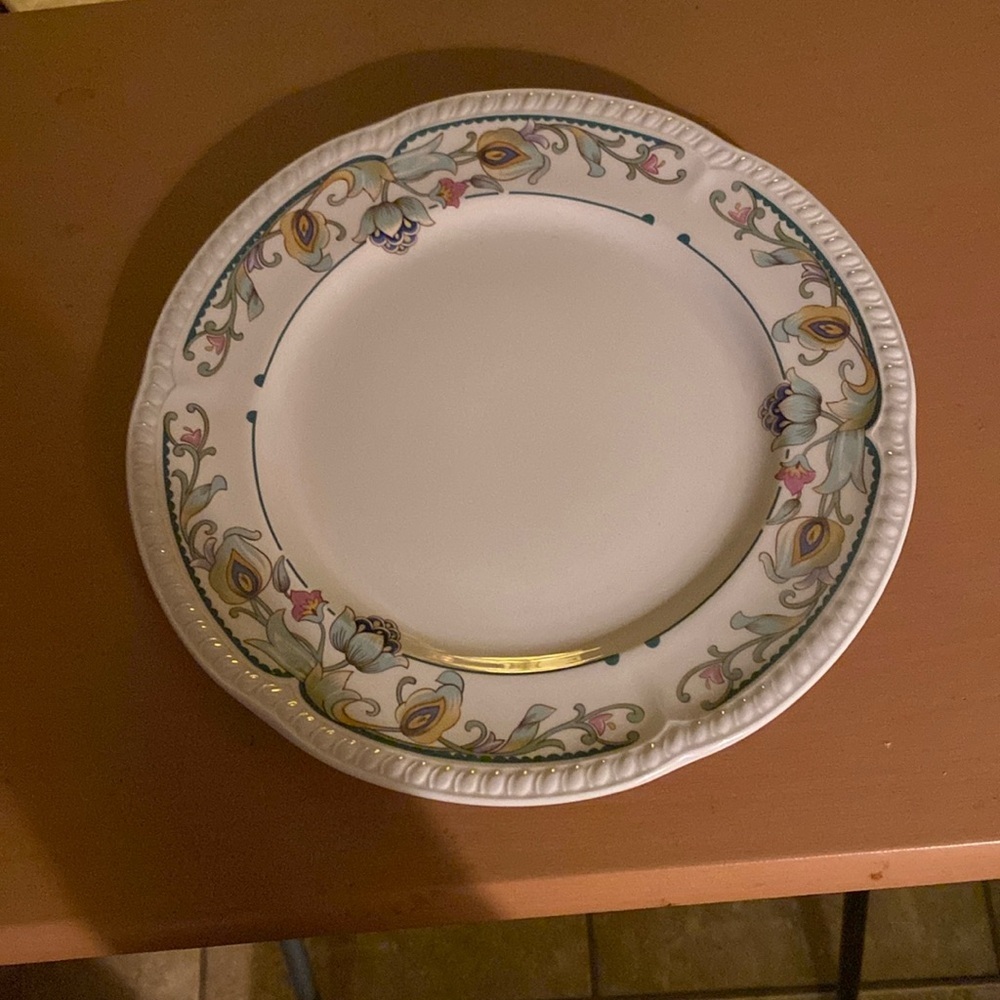 Churchill Hotelware Super Vitrified 10” Dinner Plate BS 4034 Floral England